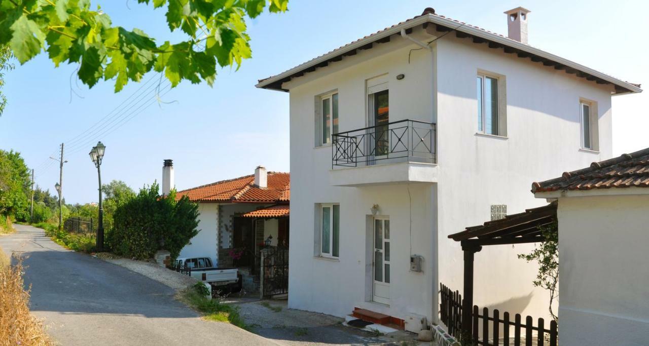 Village Holiday House Nick อาเกีย ปาราสเควิ ภายนอก รูปภาพ
